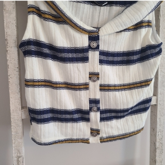 Fashion Nova Medium NWT stripe button down off the shoulder crop top - Picture 2 of 4